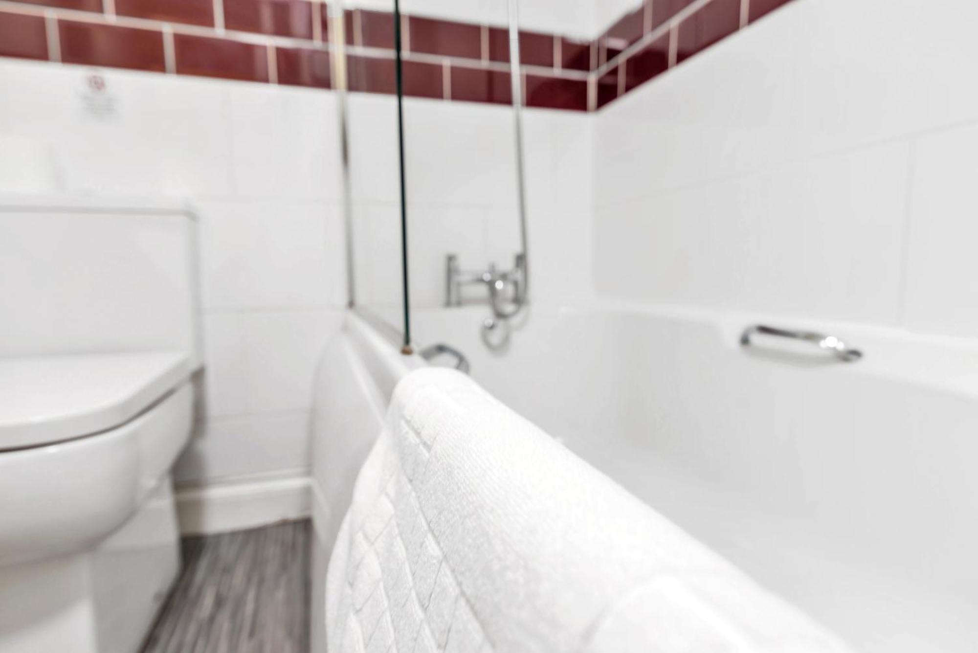 Weatherhead Lodge - Modern And Sleek Derby Apartment Luaran gambar